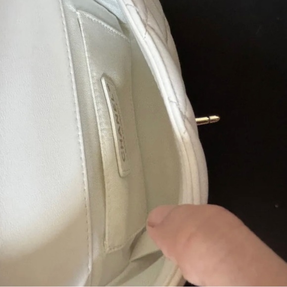 White Chanel butter soft leather in beautiful condition - Picture 10 of 12